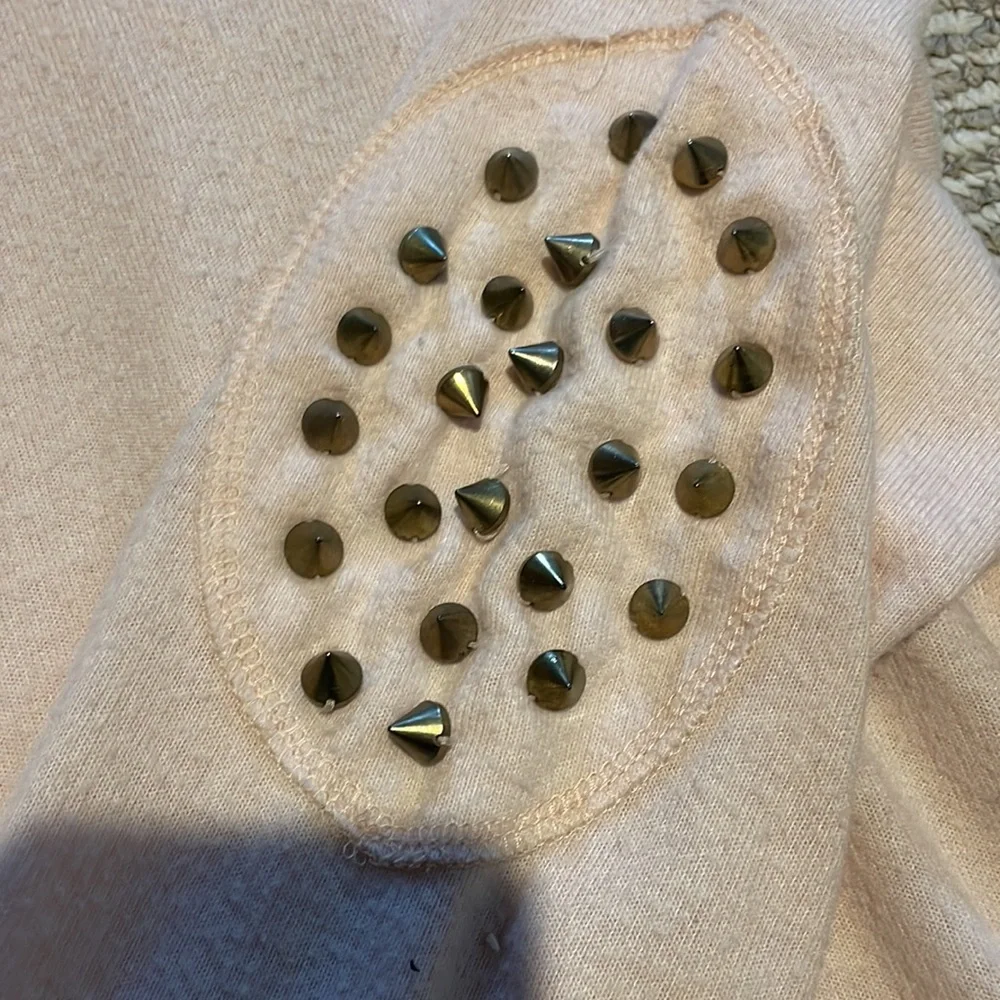 Sweater - Picture 3 of 4